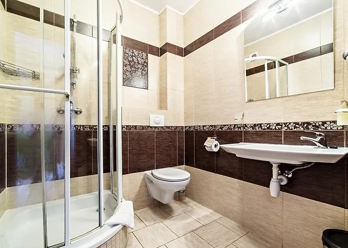 Classic לינה וארוחת בוקר 4*